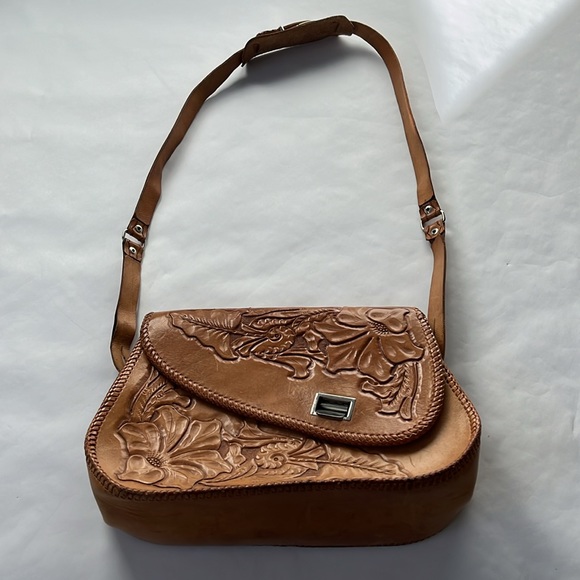 Vintage Tooled Unbranded Leather Purse - Picture 2 of 15